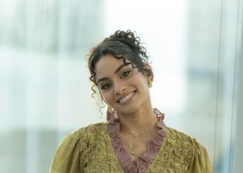 ‘வாரி வாரி’ பாடல் மூலம் ரசிகர்களை கவர்ந்த பாப் நட்சத்திர பாடகி ‘தீ’!