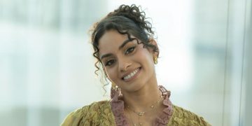 ‘வாரி வாரி’ பாடல் மூலம் ரசிகர்களை கவர்ந்த பாப் நட்சத்திர பாடகி ‘தீ’!