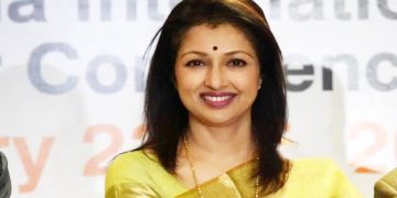 அதிமுகவிலிருந்து நடிகை கவுதமி ‘திடீர்’ விலகல்!