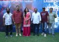 கருணாஸுக்கு நிமிஷா கொடுத்த முத்தம்!