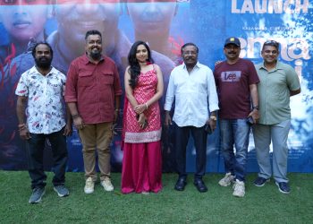 கருணாஸுக்கு நிமிஷா கொடுத்த முத்தம்!