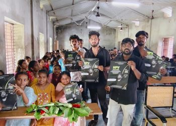 மாணவிகளிடம் HPV விழிப்புணர்வு ஏற்படுத்திய அல்லு அர்ஜுன் ரசிகர்கள் !