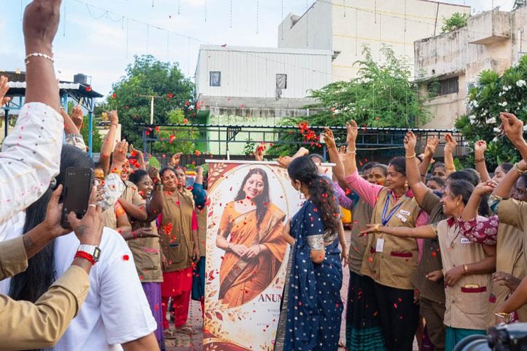 சிறுமைப்படுத்த நினைப்பவர்களை பொறுமையுடன் புறந்தள்ளுங்கள். – நடிகை அனுமோல் அறிவுரை!